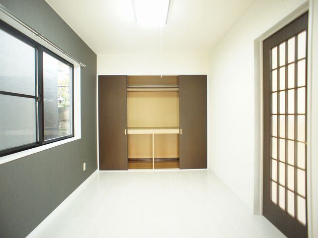 収納　充実収納付きの北側洋間です♪