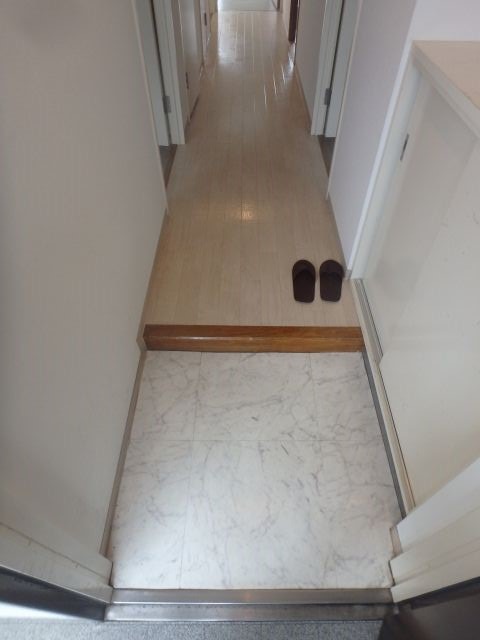 玄関　異なる号室の室内写真です