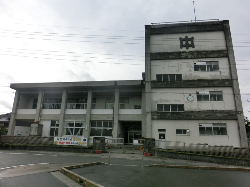 中学校　市川中学校（中学校）まで1735m