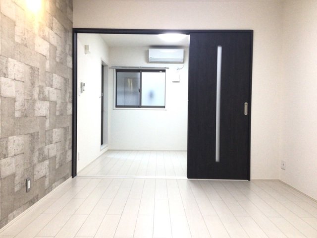 居室・リビング　照明付きのリビング！