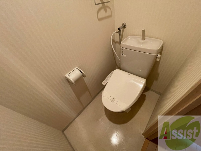 トイレ　ウォシュレット機能がついたトイレです。安心して使用できます。