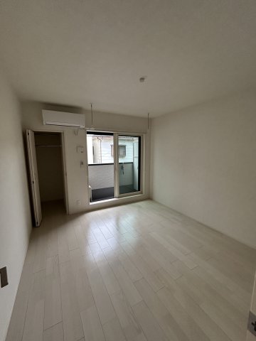 その他部屋・スペース　落ち着いた色調の寝室です