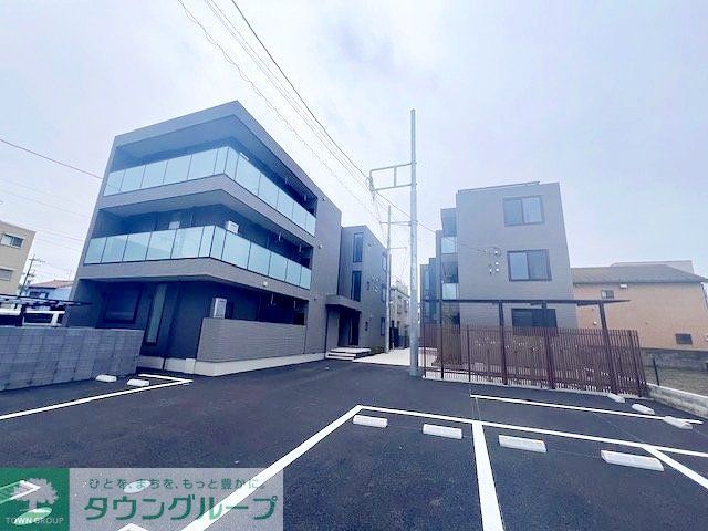 建物外観　駐車場