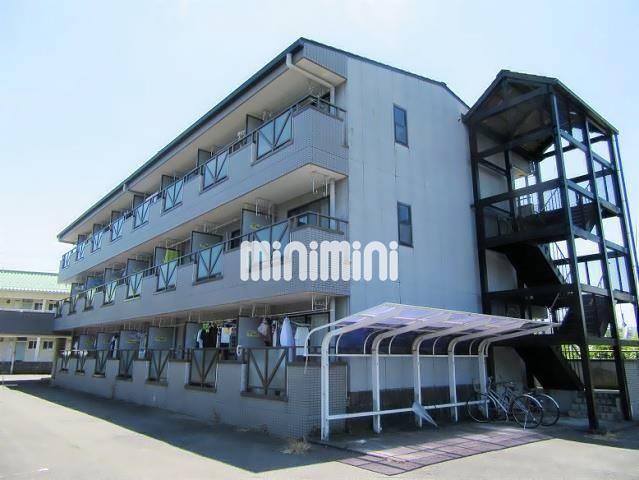 建物外観　鉄骨造の３階建てマンション