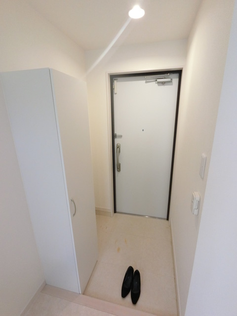 玄関　（参考）同一建物内の他の部屋の写真となります。
