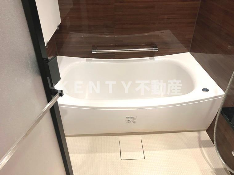 バス・シャワールーム　落ち着いた空間のお風呂です