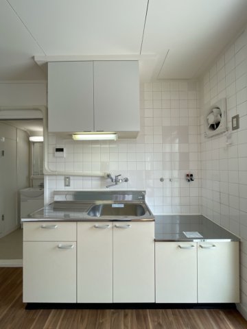 キッチン　写真は反転のお部屋のものです