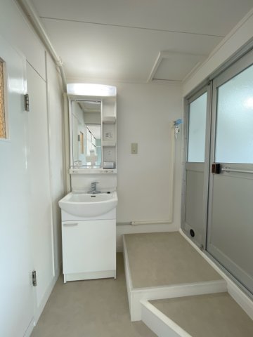 洗面設備　写真は反転のお部屋のものです