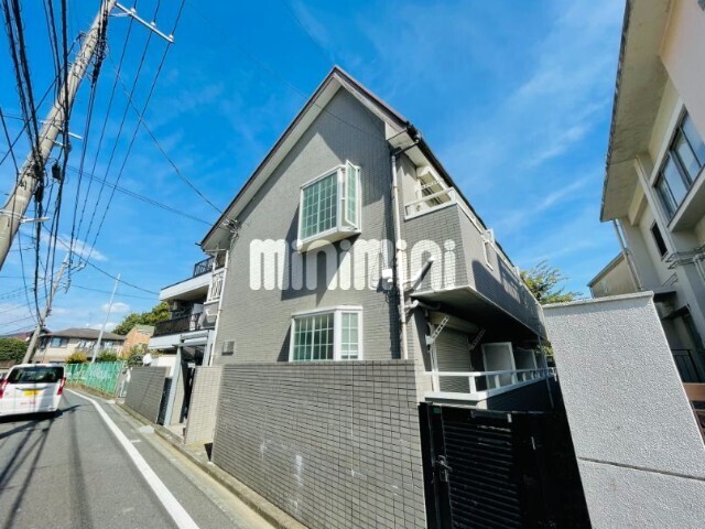 建物外観　２４時間営業スーパーに寄って帰宅できる立地