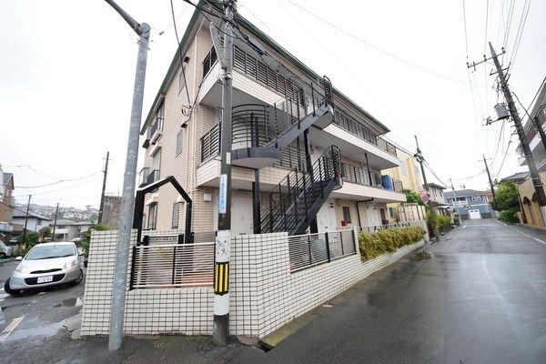 建物外観　駅まで徒歩圏内♪