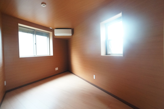 居室・リビング　明るく風通しのよい過ごしやすいお部屋です♪