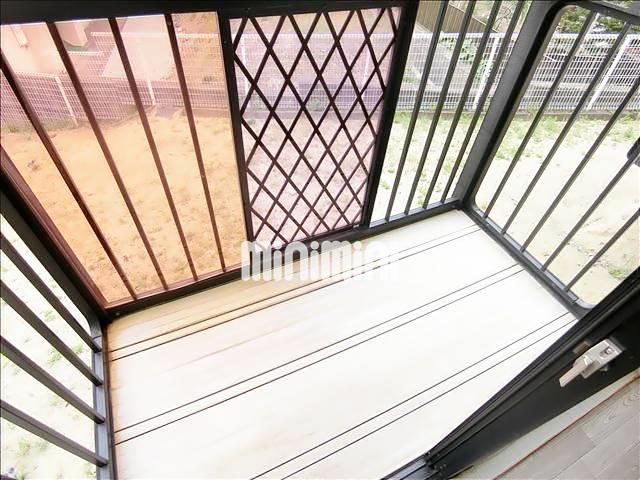 バルコニー　洗濯物が干せますね。