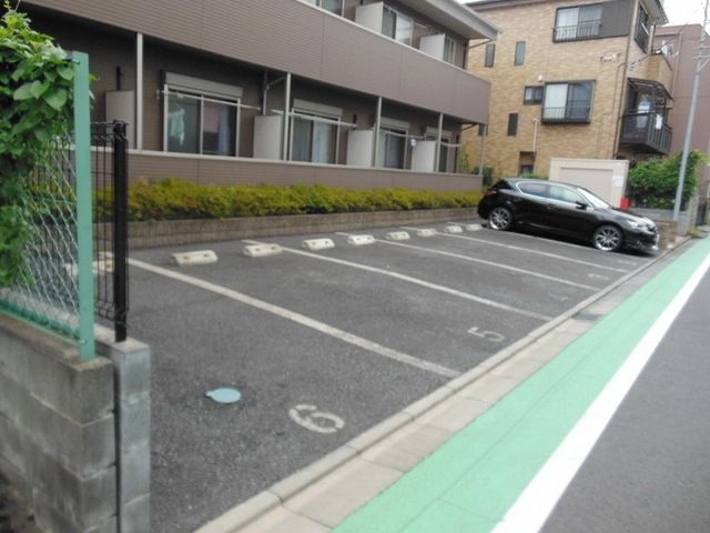駐車場　★入り口横には駐車場スペースが★