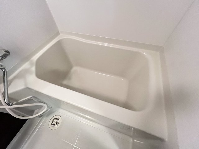 バス・シャワールーム　コンパクトで使いやすいお風呂です