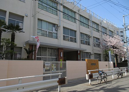 小学校　大阪市立九条北小学校（小学校）まで573m