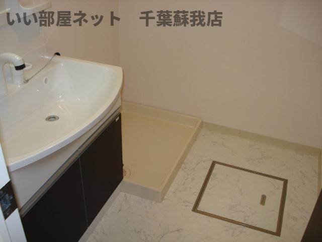 洗面設備　ゆったりとスペースのある洗面所
