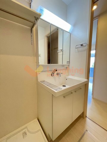 洗面設備　同建物の別のお部屋の写真です