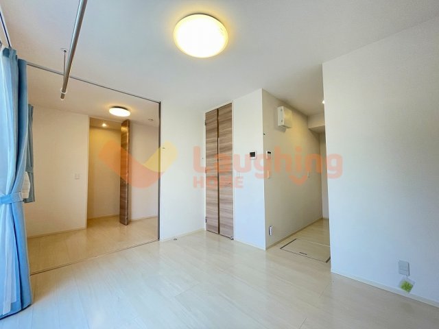 居室・リビング　同建物の別のお部屋の写真です