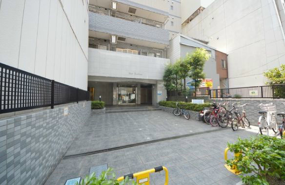 駐車場　弊社は全物件が仲介手数料半月分でご紹介可能です！