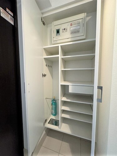 その他　下足入