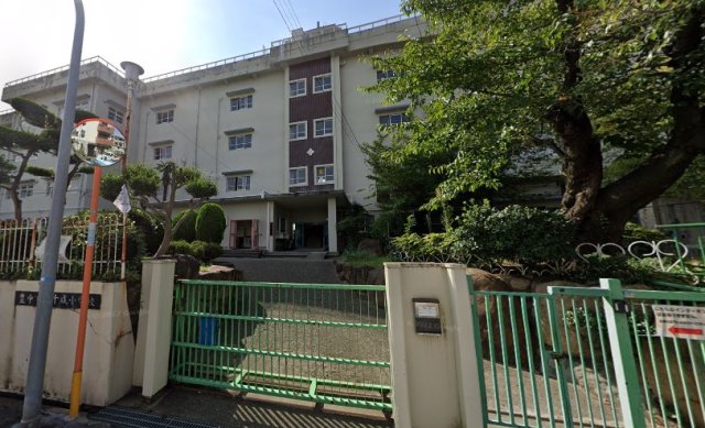 小学校　豊中市立千成小学校（小学校）まで321m