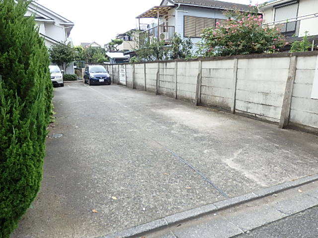 駐車場　★敷地内駐車場★（空き状況・使用料等詳細はご確認下さい）