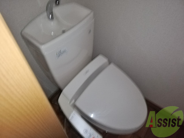 トイレ　トイレはシンプルかつオーソドックスで使いやすそうですね。