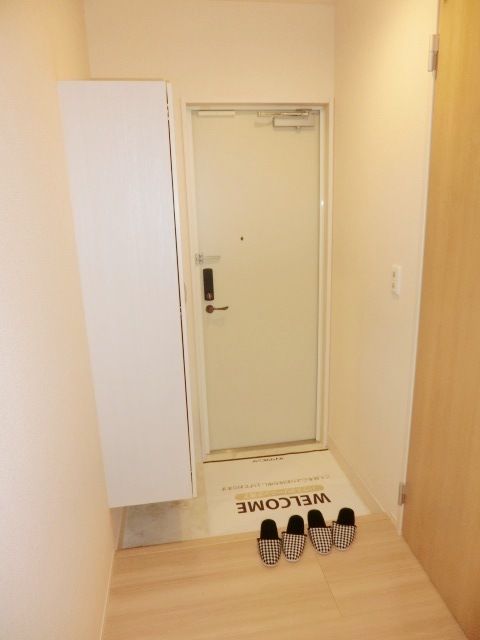 玄関　玄関にはシューズボックスがあります