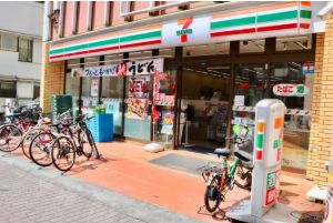 コンビニ　セブンイレブン新宿大久保通り店（コンビニ）まで321m