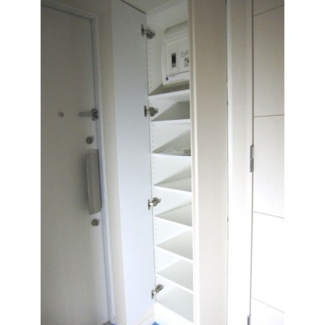 玄関　※同タイプの別のお部屋です。