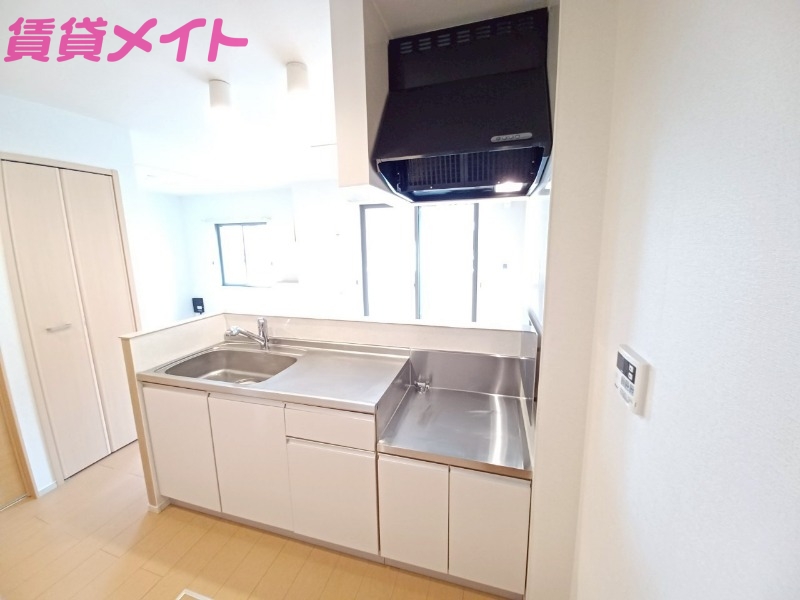 キッチン　別部屋参考写真です