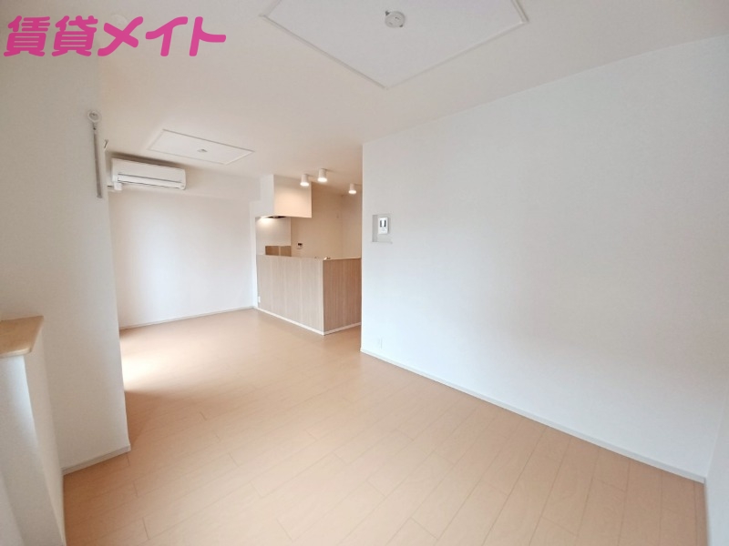 居室・リビング　別部屋参考写真です