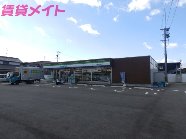 コンビニ　ファミリーマート鈴鹿住吉四丁目店（コンビニ）まで691m