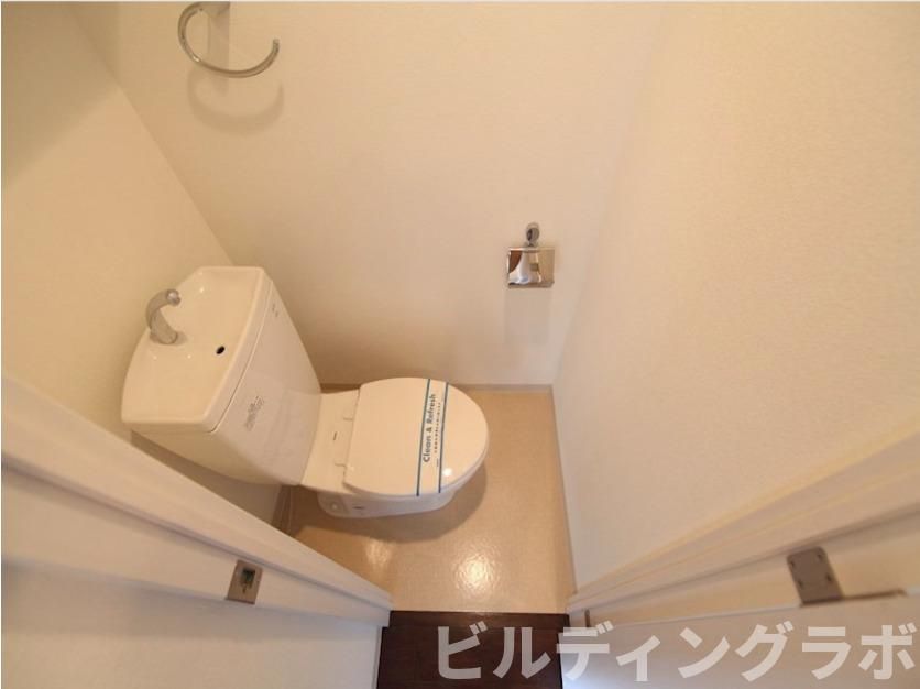 トイレ　別号室参考画像です。