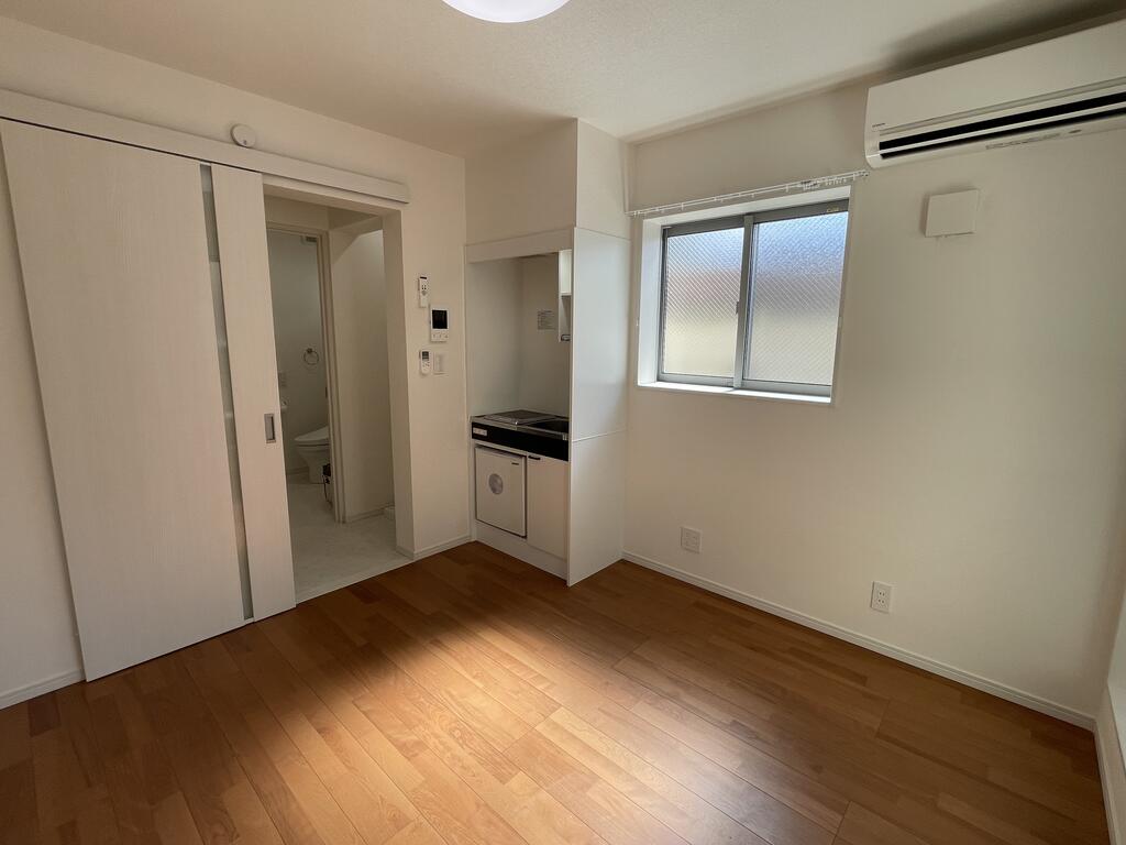 居室・リビング　白を基調とした明るいお部屋です