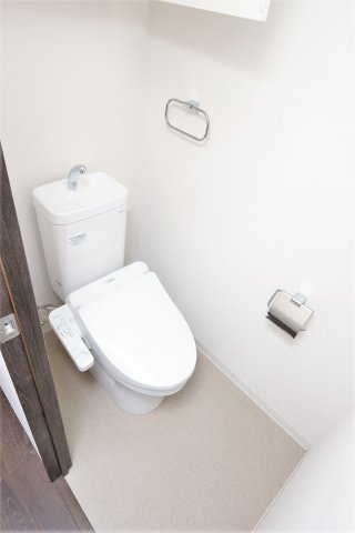 トイレ　参考写真（同物件別部屋）