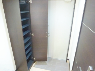 玄関　※他部屋の参考写真です