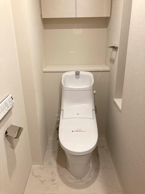 トイレ　※写真は同タイプ住戸です。
