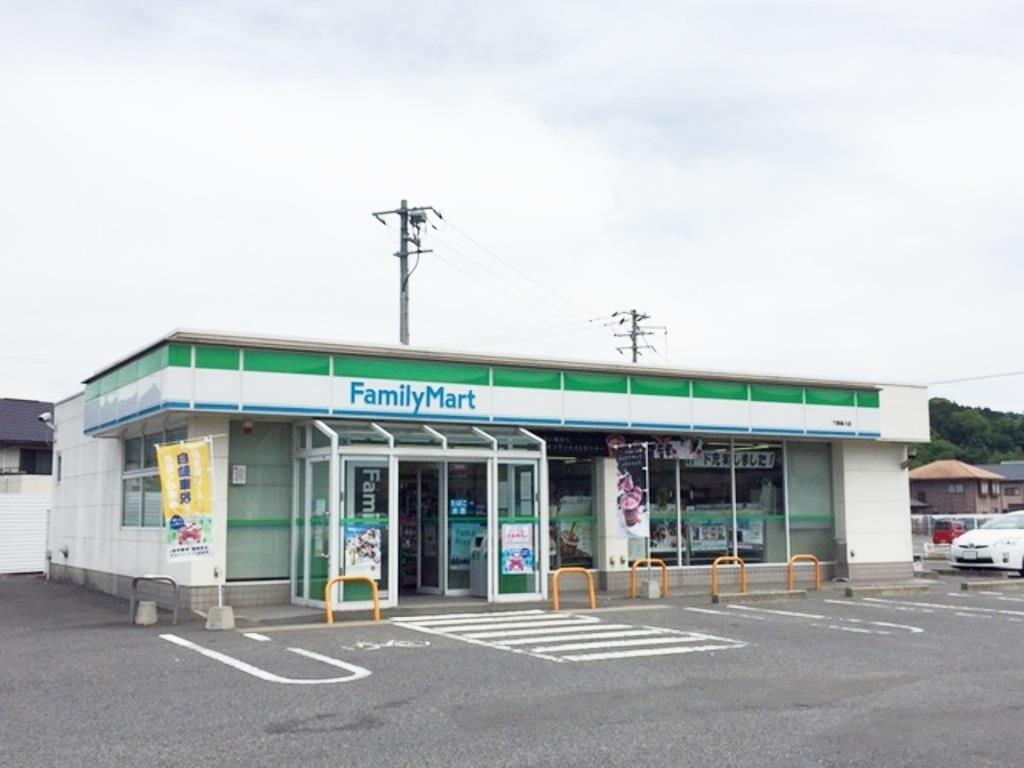 コンビニ　ファミリーマート下関菊川店（コンビニ）まで238m