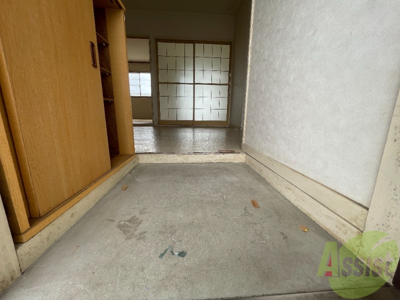 玄関　玄関でございます。毎日の出入りはこちらから。