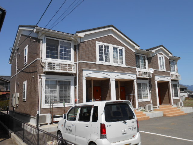 建物外観　玄関・サンルーム側を南西方向より撮影