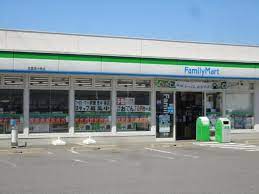 コンビニ　ファミリーマート武豊里中東店（コンビニ）まで277m