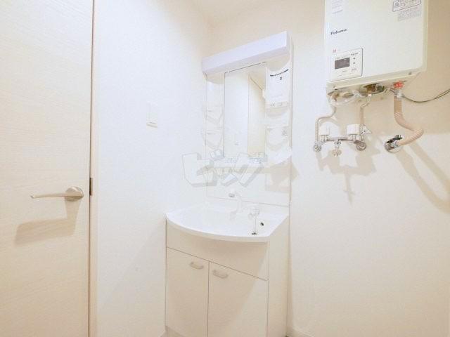 洗面設備　シャワー付きです♪