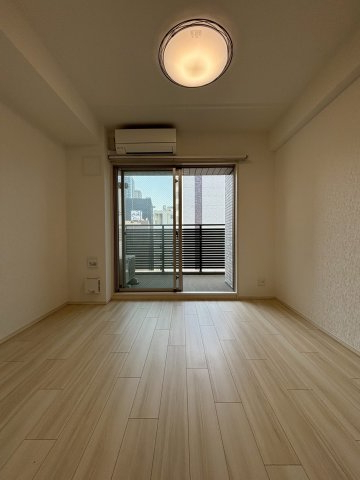 その他部屋・スペース　開放的な寝室です