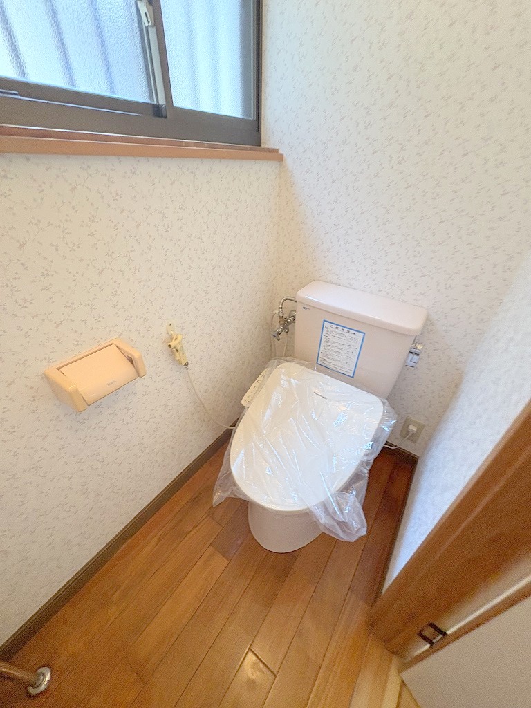 南海泉北線 泉ケ丘駅 徒歩25分 2階建 築50年のトイレ写真