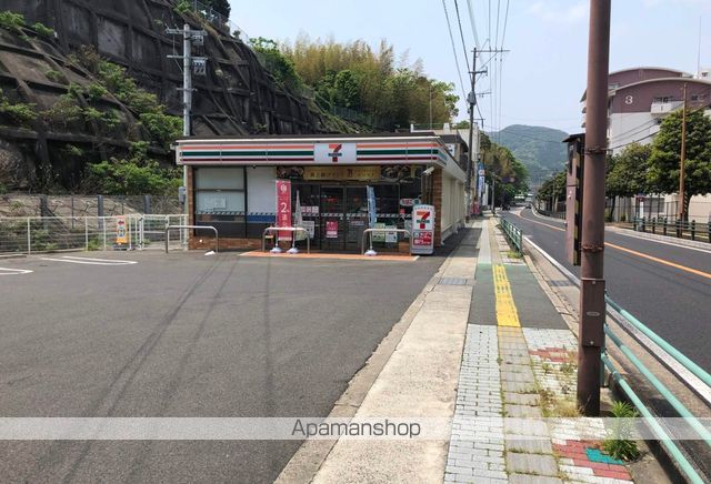 コンビニ　セブンイレブン（コンビニ）まで744m