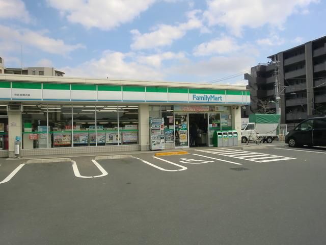 コンビニ　ファミリーマート（コンビニ）まで302m