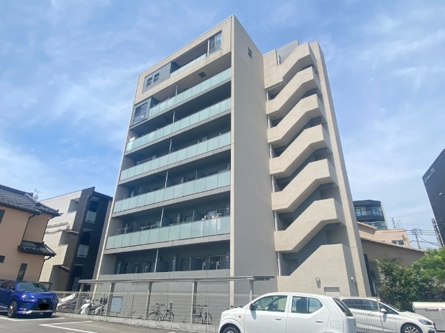 建物外観　昼間