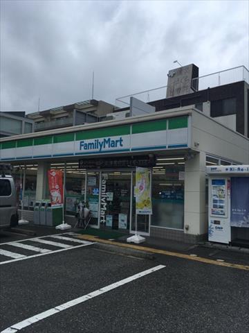 コンビニ　ファミリーマート（コンビニ）まで82m