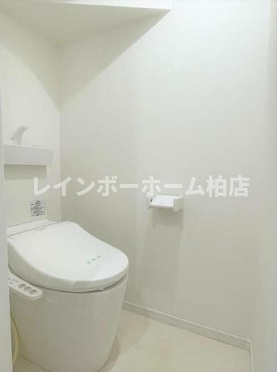 トイレ　温水洗浄便座です